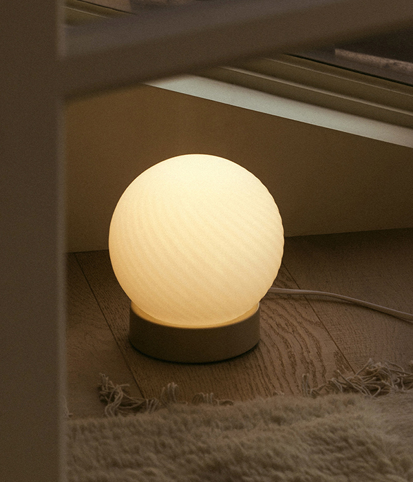 토네이도 테이블 램프