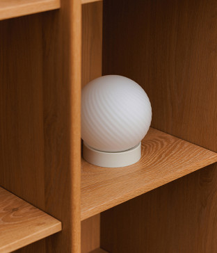 토네이도 테이블 램프